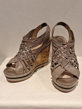 Frye Corrina Woven Leather Taupe Woven Wedge Sandals Size 9